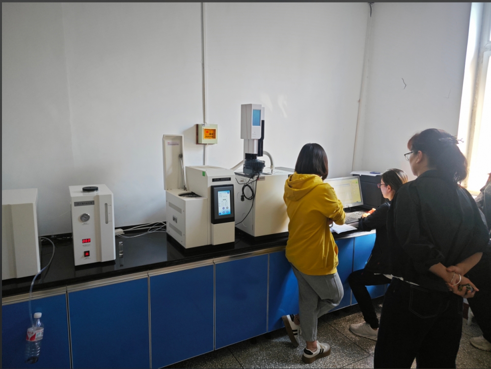 奧普斯氣相色譜儀走進(jìn)某企業(yè)實(shí)驗(yàn)室，助力企業(yè)檢測(cè)工作